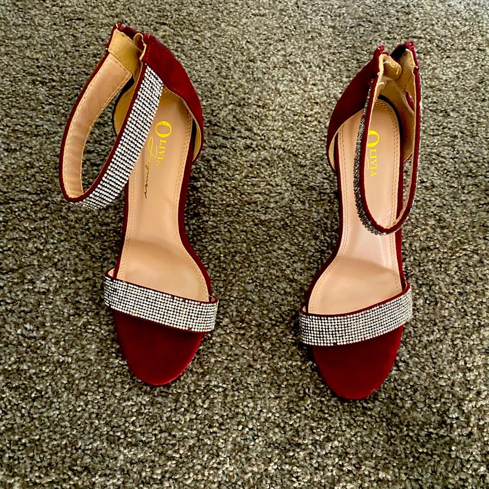 Olivia Ferguson Burgundy heels size 7. Like new